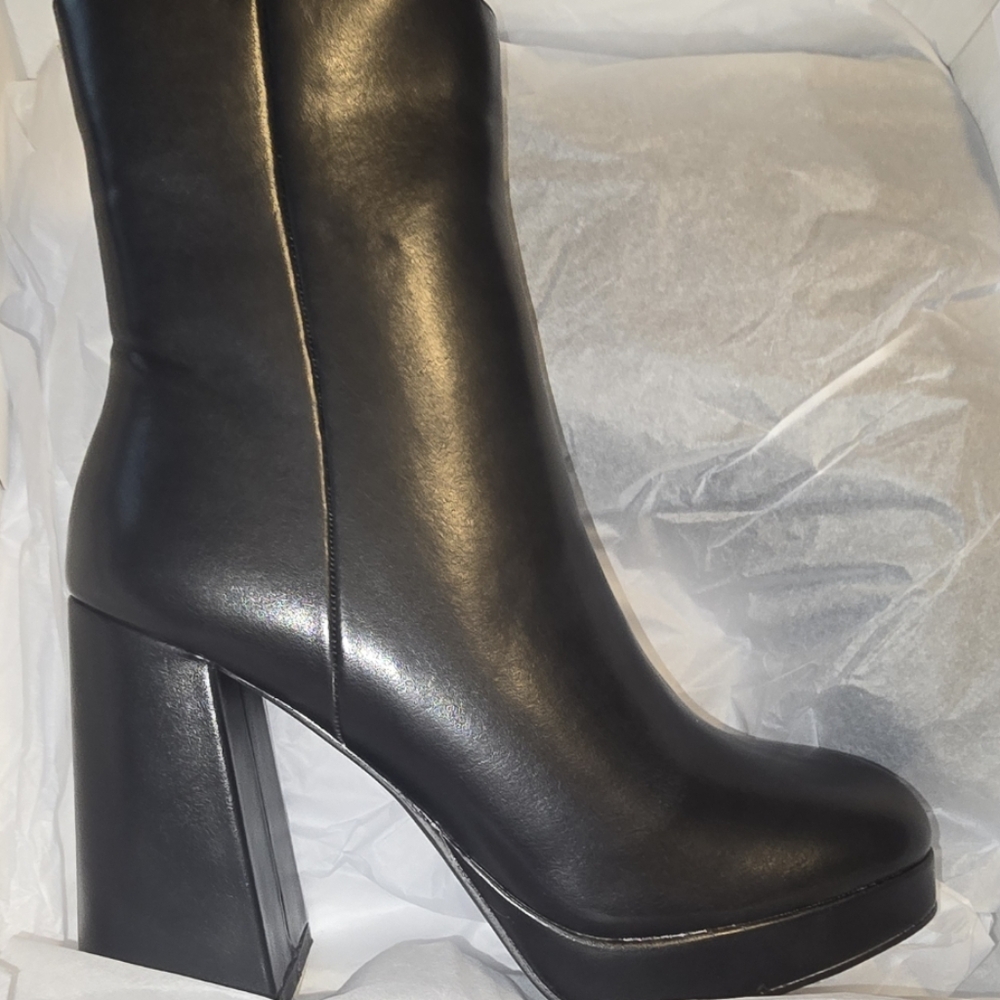 French Connection women's gogo ankle boot, Size 6.0 New with box. - Picture 3 of 12